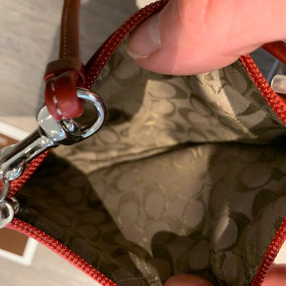NWT COACH LEATHER SKINNY RED WRISTLET - Picture 5 of 6